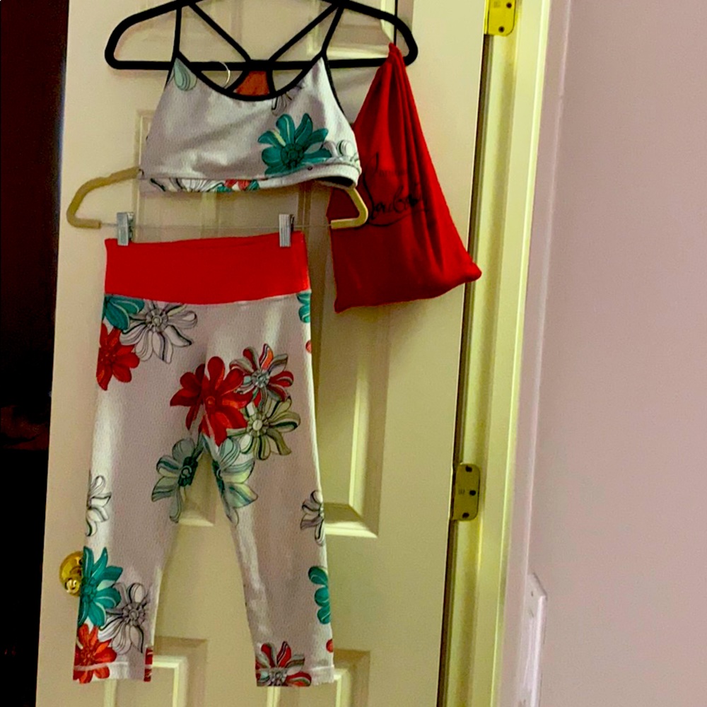 Lululemon vintage logo floral capri